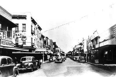 Uncover Fort Myers' Charms: A Historic Walking Adventure