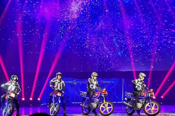 Marvel at Beijing's Red Theater Acrobatics: A Cultural Spectacle