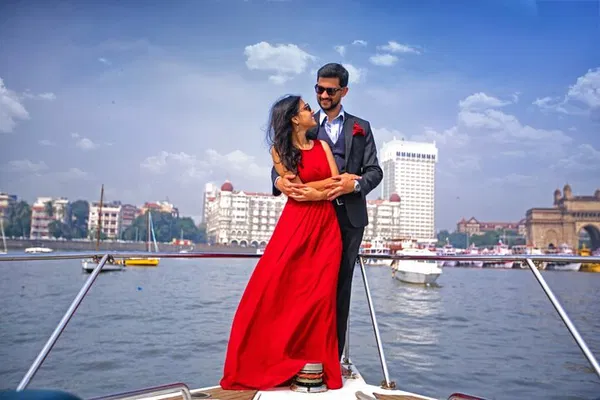 Mumbai Yacht Dining: Romantic Candlelight Dinner for Two