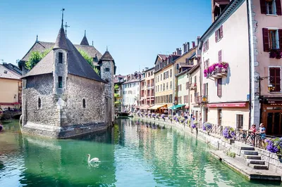 Stress-Free Zurich to Lyon Transfer with Annecy Sightseeing