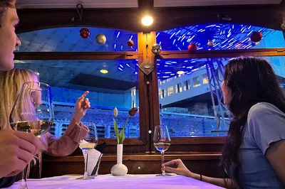 Amsterdam Light Festival Cruise: Luxury & Drinks