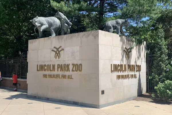 Explore Chicago's Wild Side: Lincoln Park Zoo Scavenger Hunt Adventure!