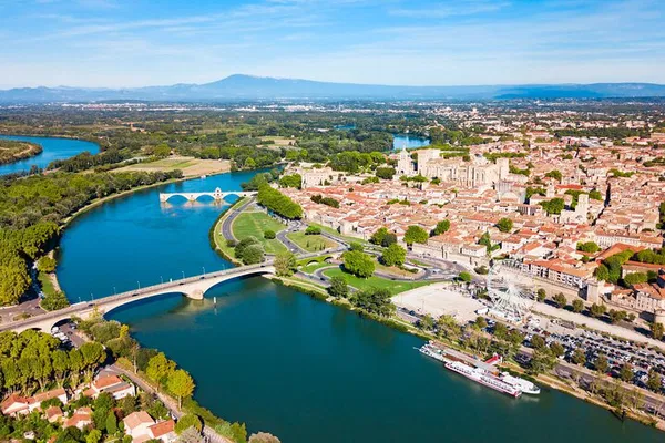 Avignon: 2-Hour Private City Walk with Local