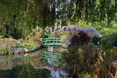 Discover Monet's Giverny & Seine River Cruise: A Parisian Escape