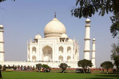Taj Mahal Executive Rail Tour: A Luxurious Day Trip from Delhi