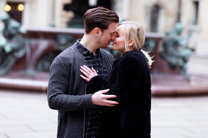 Hamburg Love Story: Private Romantic Urban Photoshoot