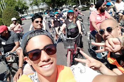 Madrid E-Bike Tour: Bernabeu Stadium, Picnic & City Sights!
