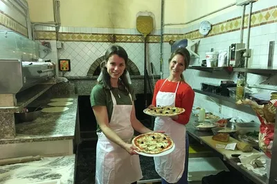 Rome's Heartbeat: Walking Tour & Authentic Pizza-Making in Intimate Setting