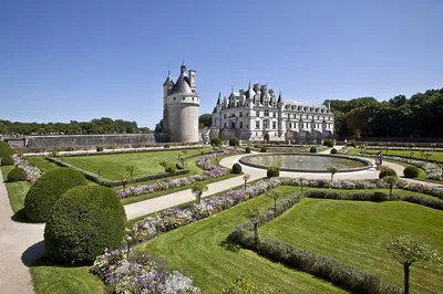 Loire Valley Castles: A Royal Private Minivan Tour from Paris