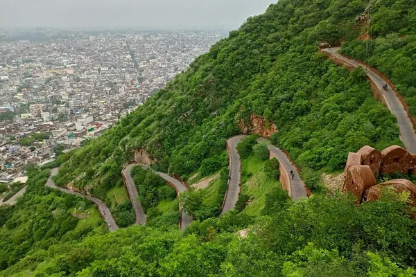 Nahargarh Fort Bicycle Adventure: Culture, Food, and Scenic Views
