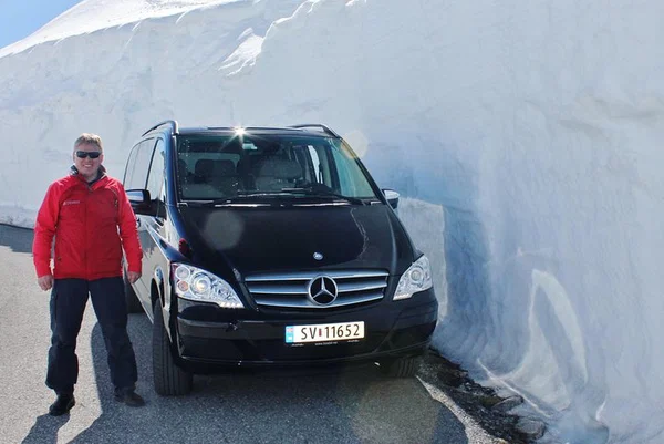 Winter Wonder Transfer: Bergen to Ålesund Private Ride