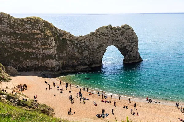 Durdle Door & Lulworth Cove: Mini-Coach Tour from Bournemouth