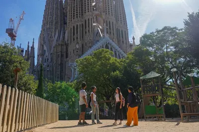 Sagrada Familia & Park Guell: Skip-the-Line Barcelona Tour