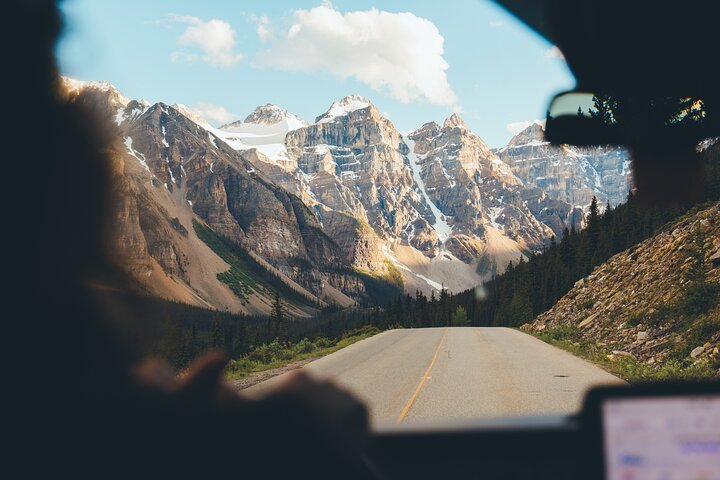 Banff's Best: Moraine & Louise Lake Chauffeur Tours