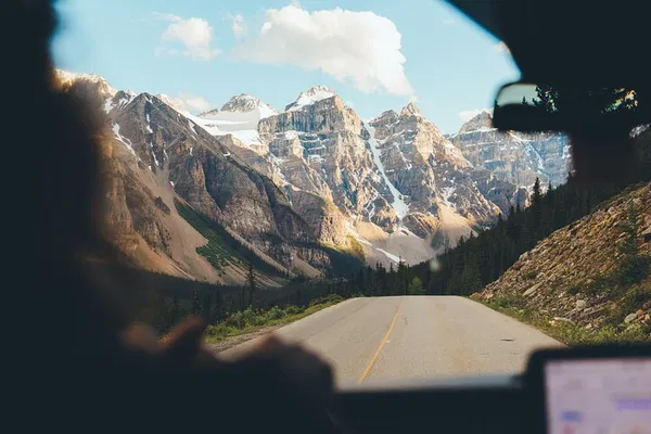 Banff's Best: Moraine & Louise Lake Chauffeur Tours