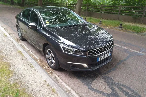 Stress-Free Paris Arrival: Private Airport Transfer