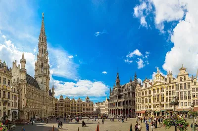 Brussels Unveiled: Canal Cruise & Old Town Private Tour