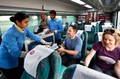 Delhi to Agra: Luxury Taj Mahal Train Tour