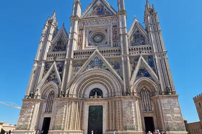 Uncover Medieval Italy: Montepulciano Wine & Orvieto Private Tour from Rome