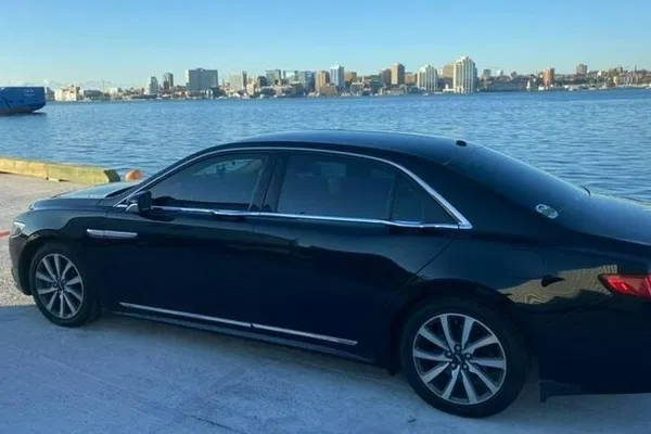 Halifax Airport Luxury Sedan: Arrive Like a VIP!