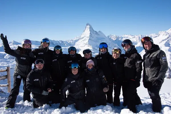 Elevate Your Zermatt Adventure: VIP Ski & Snowboard Lesson!