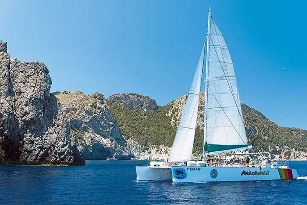 Alcudia Bay Catamaran Cruise: Swim, Snorkel & Feast!