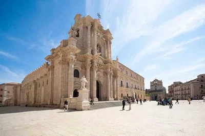 Syracuse Tour: Greek Theatre & Ortigia Island Half-Day