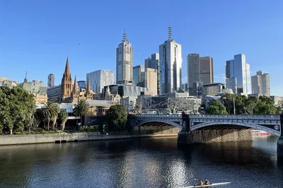 Yarra River Walk: Nature, History & Art