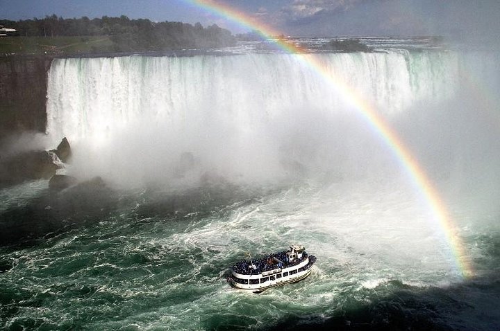 Niagara Falls Beckons: 2-Day Adventure from NYC!