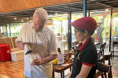 Hoi An's Coffee Secrets: A Hands-On Vietnamese Brew