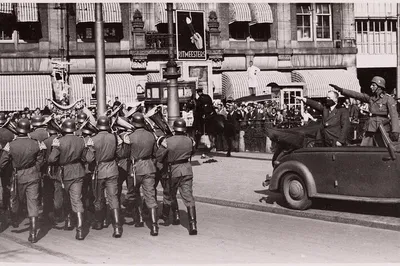Amsterdam WWII Private Walking Tour: Nazi History