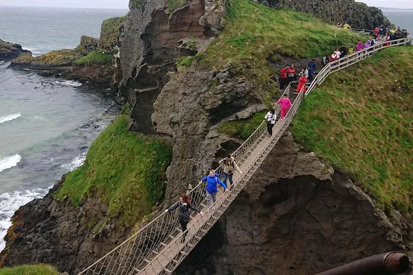 Unforgettable Giants Causeway: A Customizable Belfast Shore Excursion
