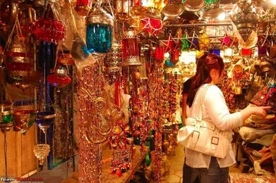 Immerse Yourself: Jaipur's Vibrant Bazaar Walk & Rickshaw Ride