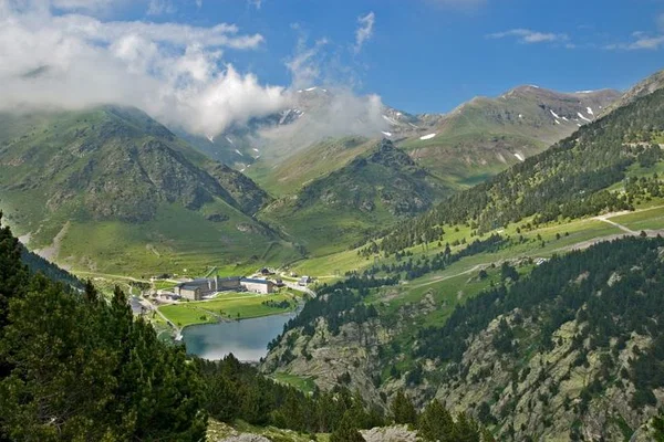 Pyrenees Tour: Medieval Towns & Mountain Views from Barcelona