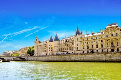 Unveiling Paris' Dark Past: Conciergerie Ticket with AR Histopad
