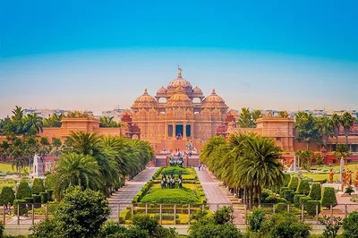 Discover Delhi's Treasures: A Luxurious City Tour