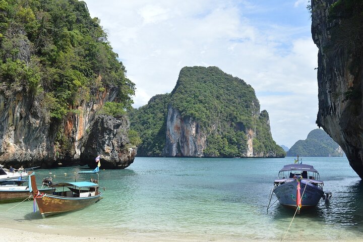Phi Phi Islands Speedboat Adventure: A Day of Turquoise Wonders