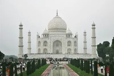 Discover Taj Mahal & Agra Fort: SuperFast Train Tour from Delhi!
