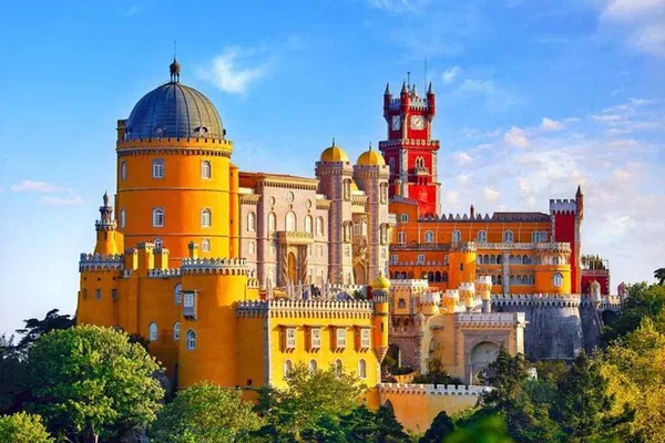 Sintra, Pena & Cascais Tour: Best of Portugal!