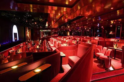 Paris in a Whirlwind: Crazy Horse & Iconic Landmarks 8-Hour Tour