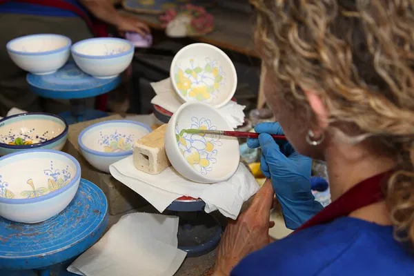 Tuscan Ceramics: Decorate Your Own in Chianti!