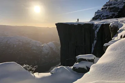 Conquer Pulpit Rock: A Guided Winter Hiking Adventure