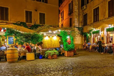 Rome by Night: Electric Bike Tour & Pizza Adventure!