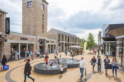 Luxury Shopping Spree: Private Rotterdam to Roosendaal Outlet Tour