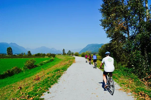 Vancouver Bike & Hike: Nature, Trails & Lunch!