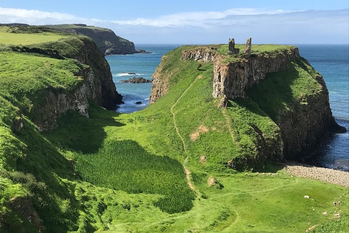 Giant's Causeway Shore Excursion: Belfast Private Tour