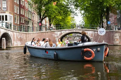 Amsterdam Canal Cruise: Pancakes & Picturesque Views!