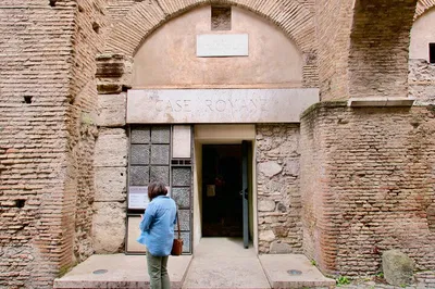 Rome's Hidden Houses & Basilica Tour