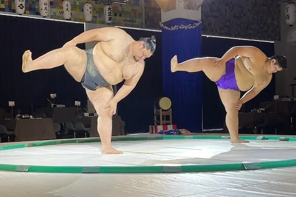 Osaka Sumo Show & Kimono Experience: Unleash Your Inner Sumo Wrestler!