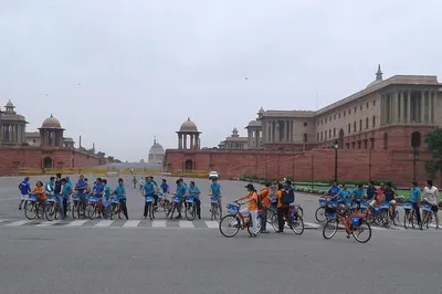 Raj Tour: Cycle Through Delhi's Historical Splendor